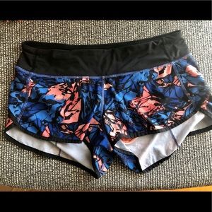 Lululemon Size 4 printed shorts